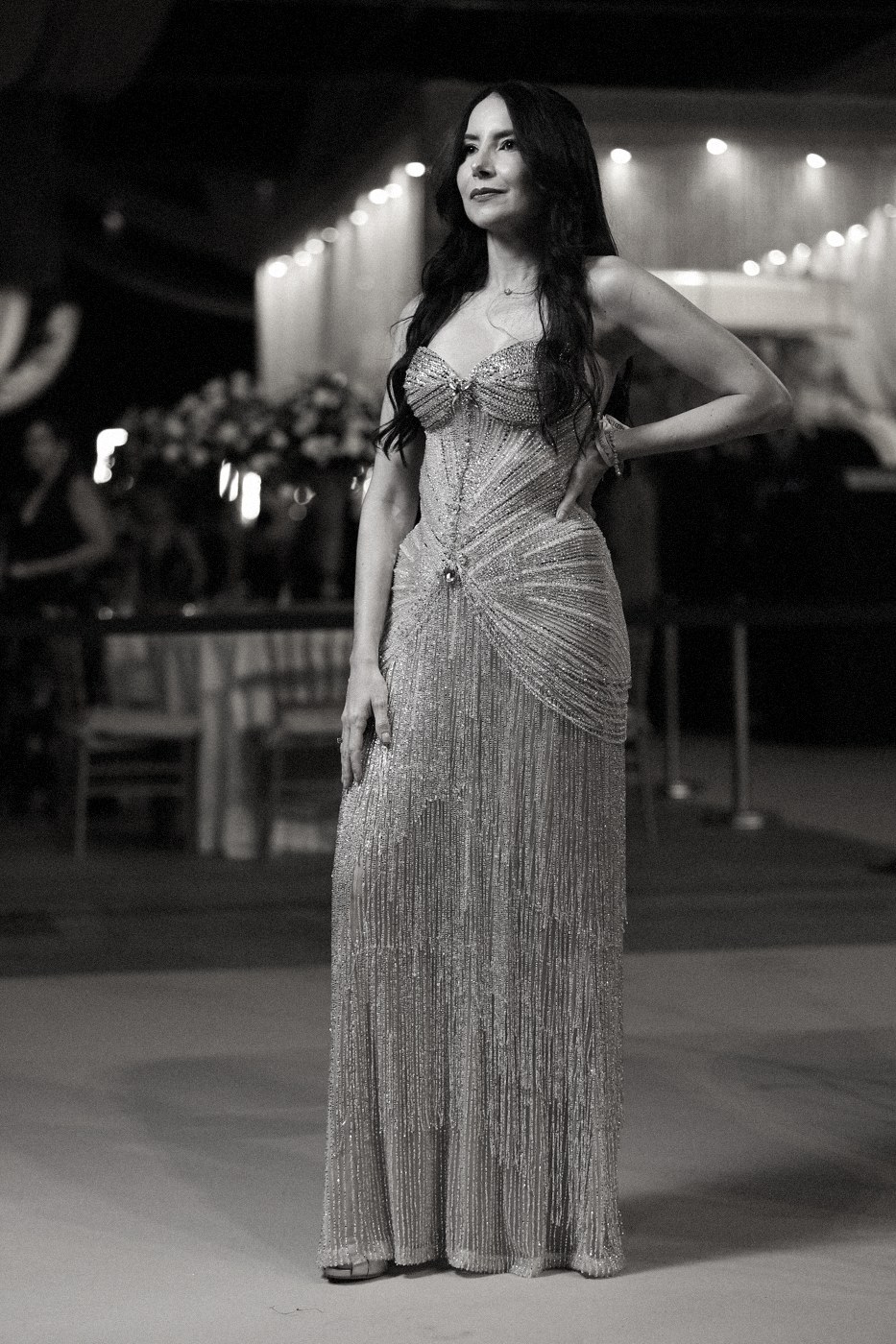 Cliente do Fabiana Baú Atelier em vestido de festa, num baile
